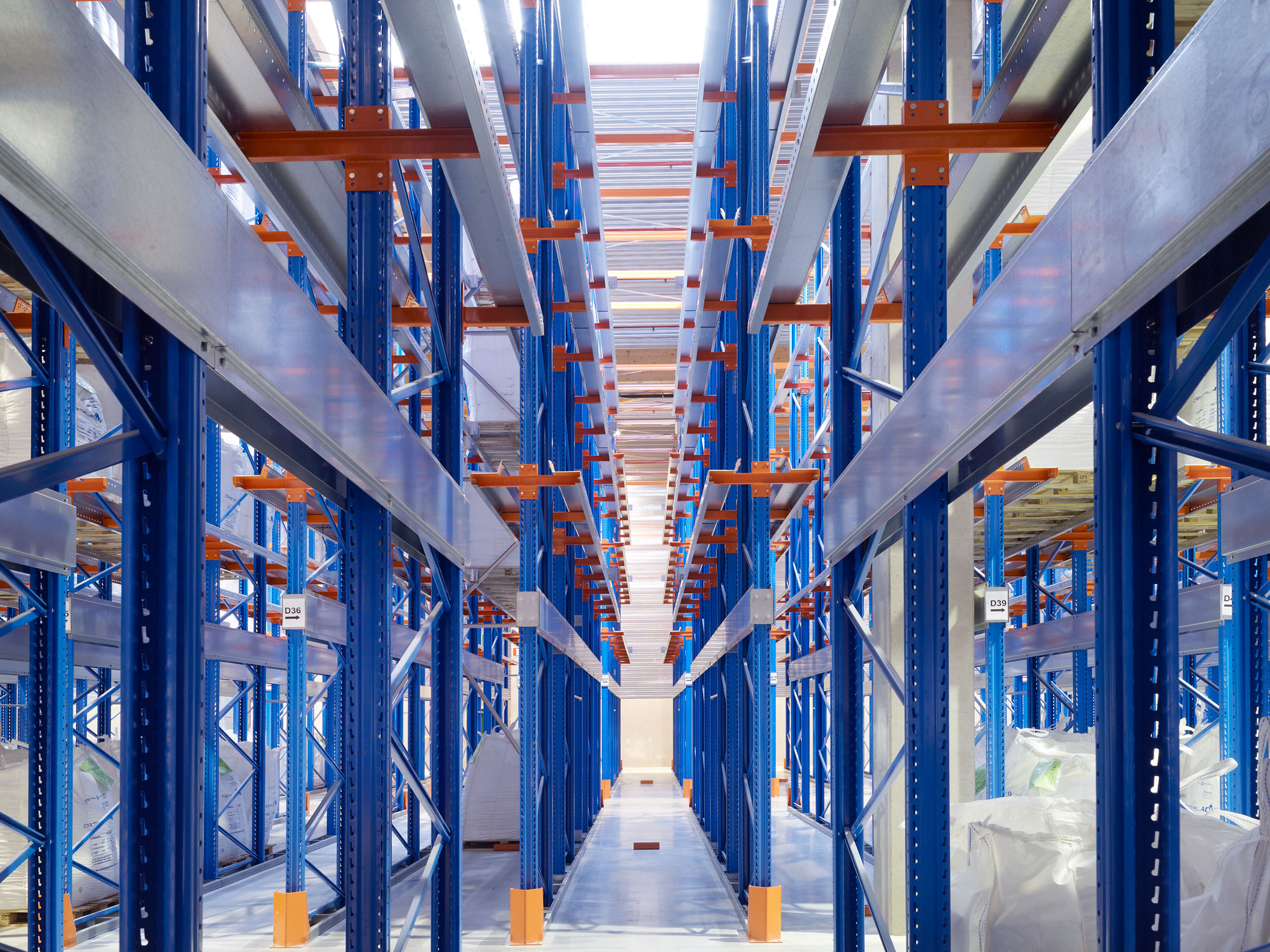 Drive-in racking at Cristal