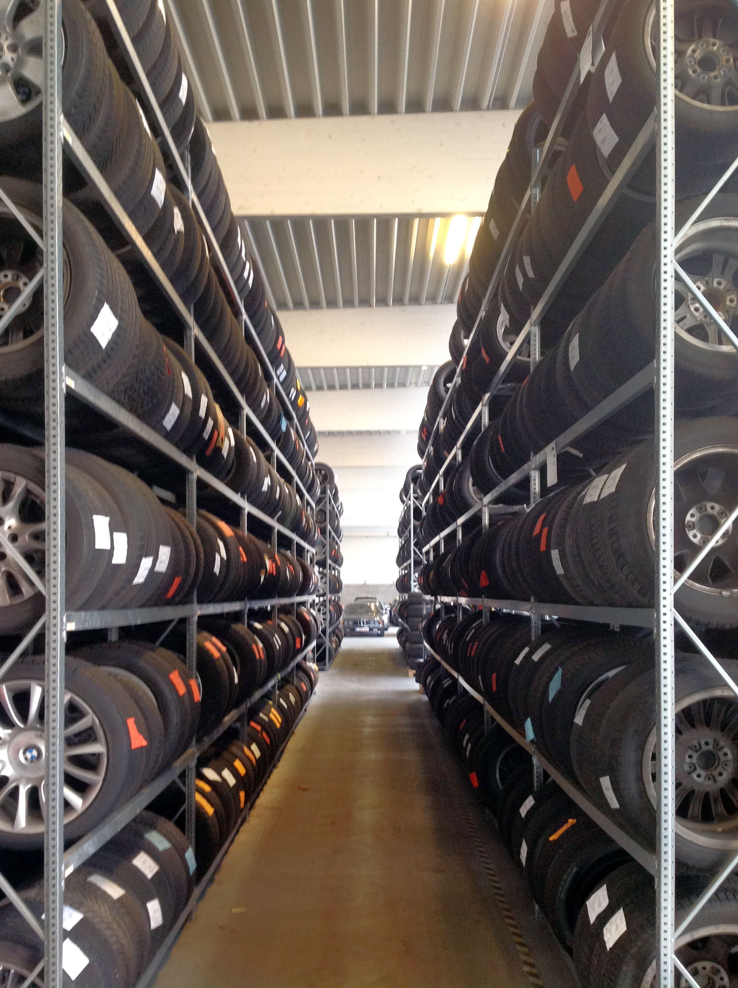 Tyre storage rack
