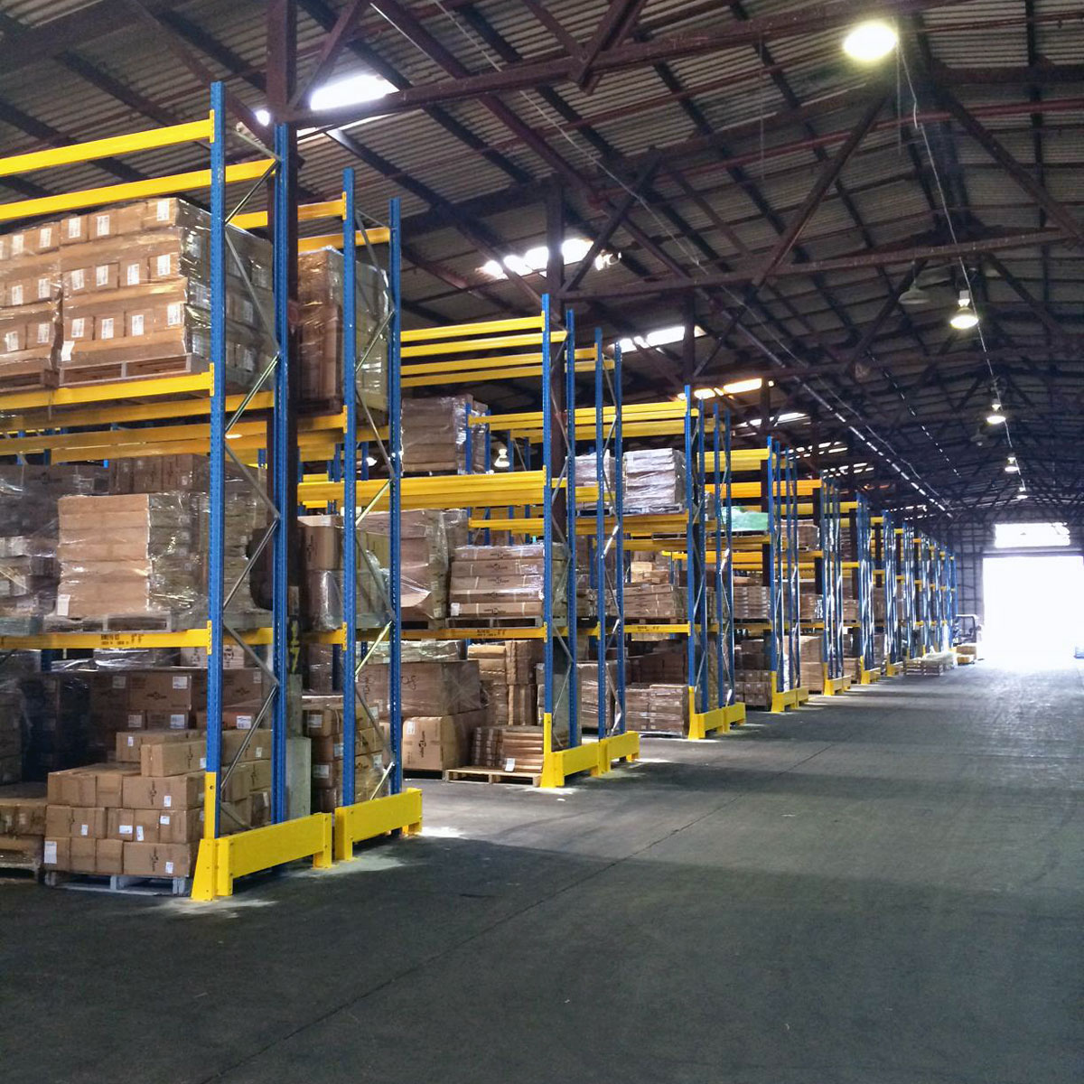 Over 2,500 Selective Racking pallet positions