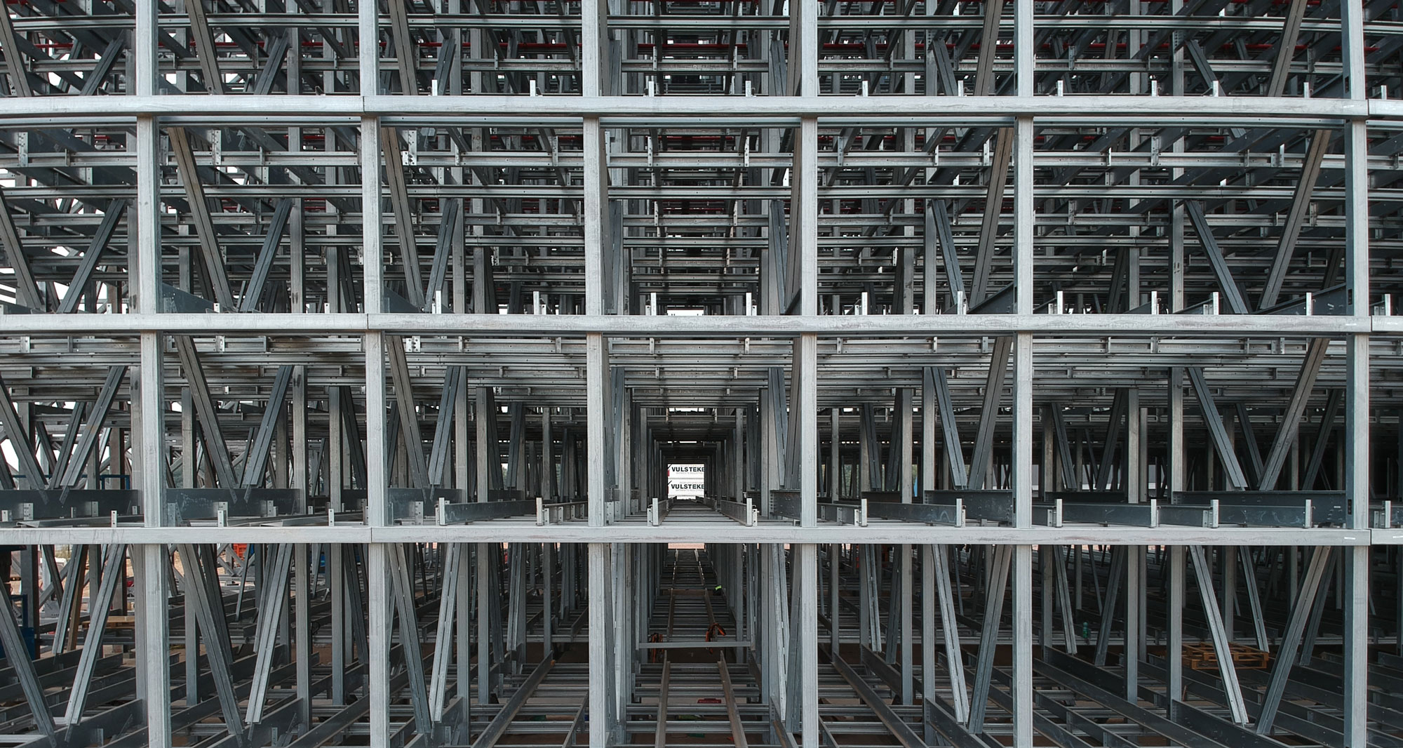 Pallet positions in stow Silo clad racking
