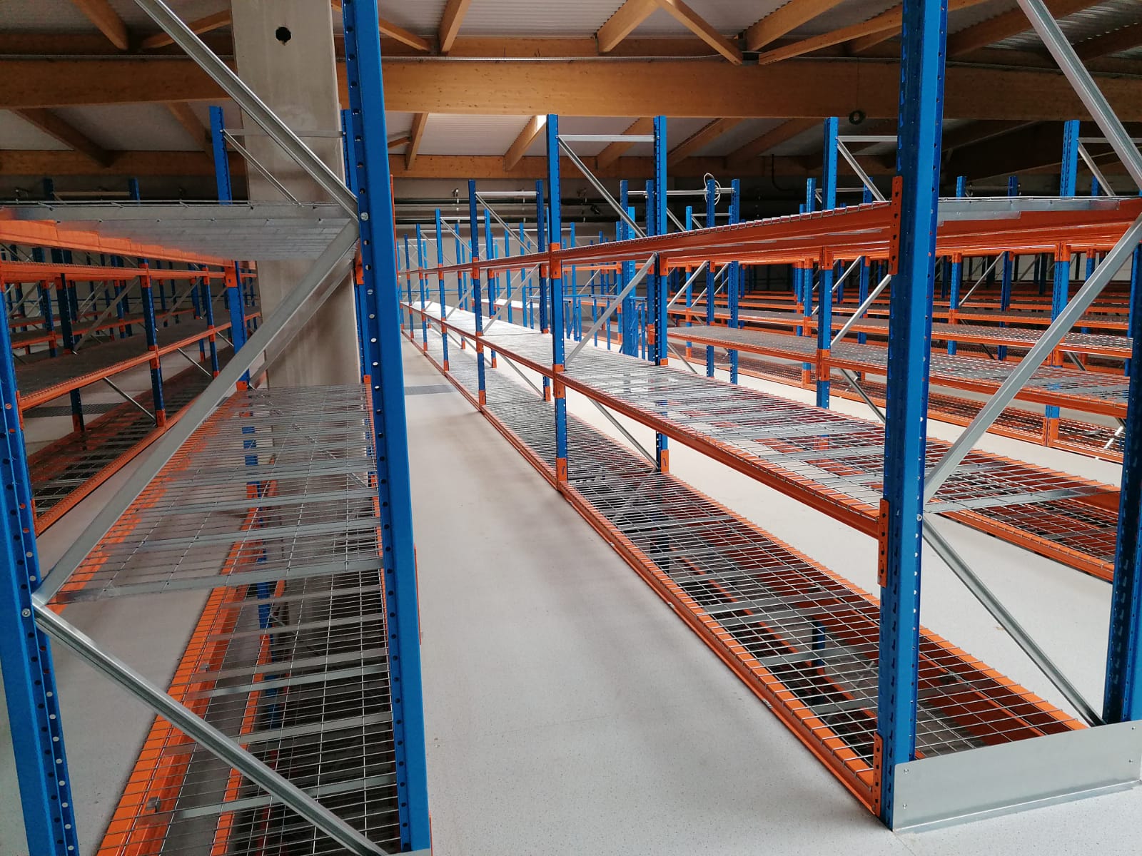 Mezza stow® solution in warehouse