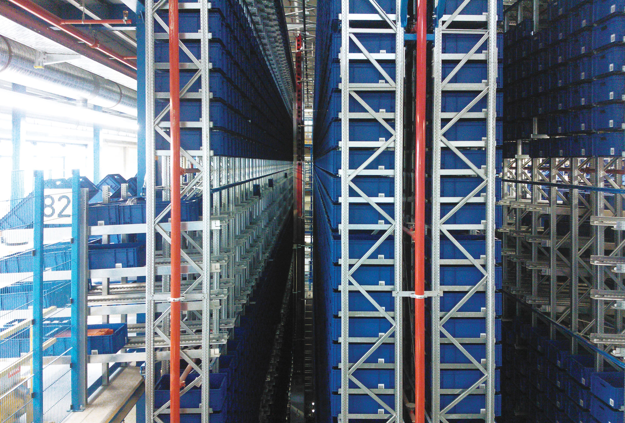 Automated storage for totes and cartons