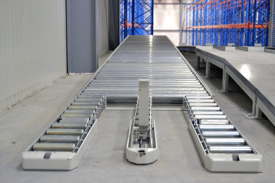 Roller conveyor with vertical stop