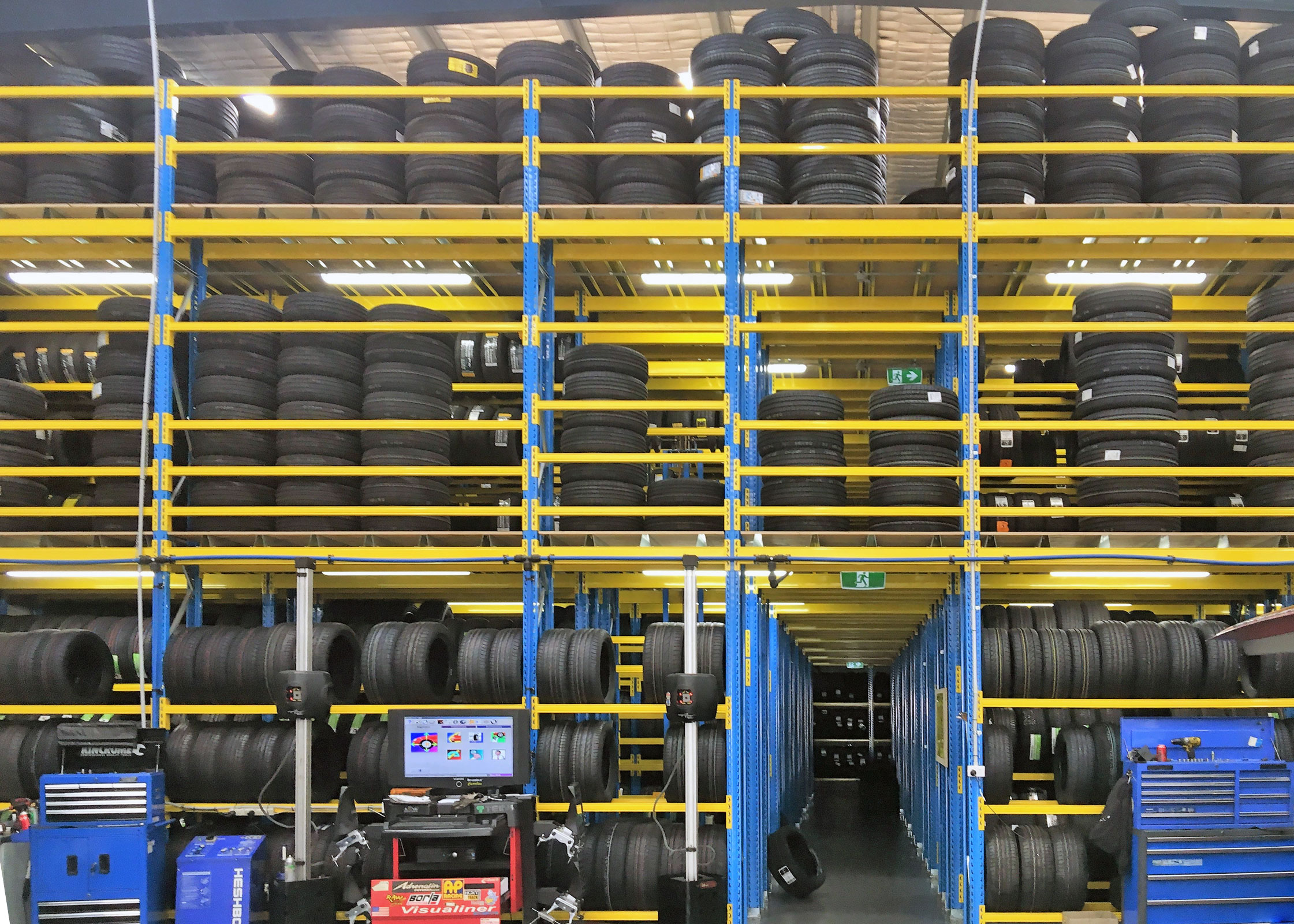 Plataforma de armazenamento de pneus
