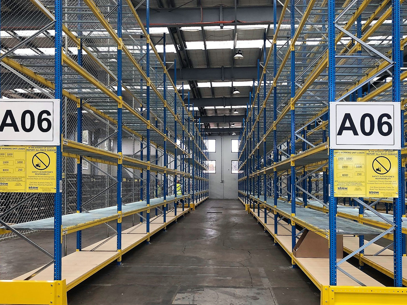 Selective pallet racking for third-party logistics