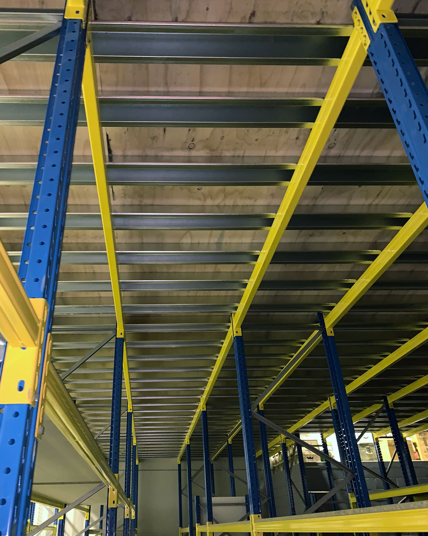 Floors supported by stow’s selective pallet racking